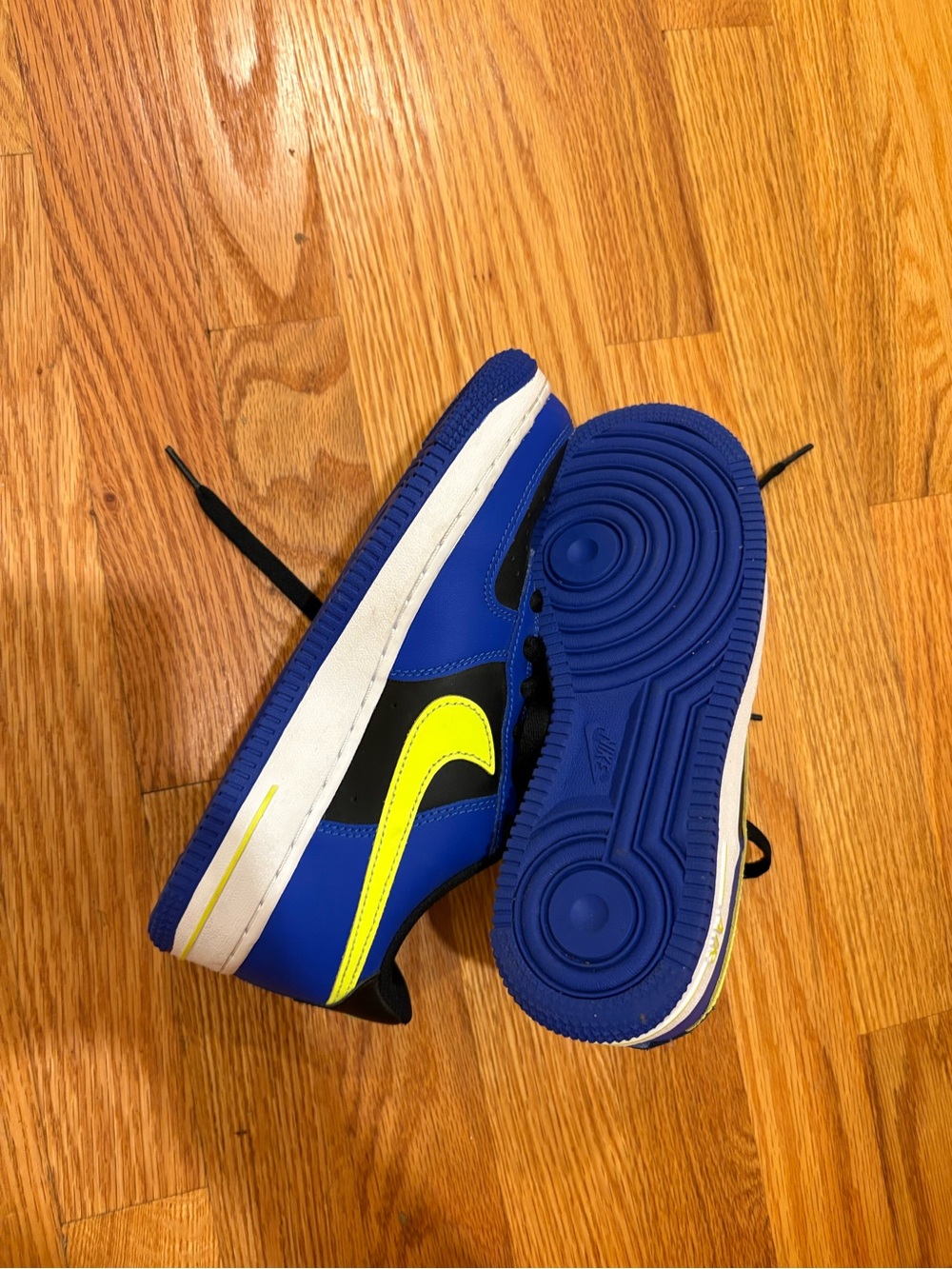 Nike Boys' Air Force Ones Size 4.5 - Picture 3 of 5